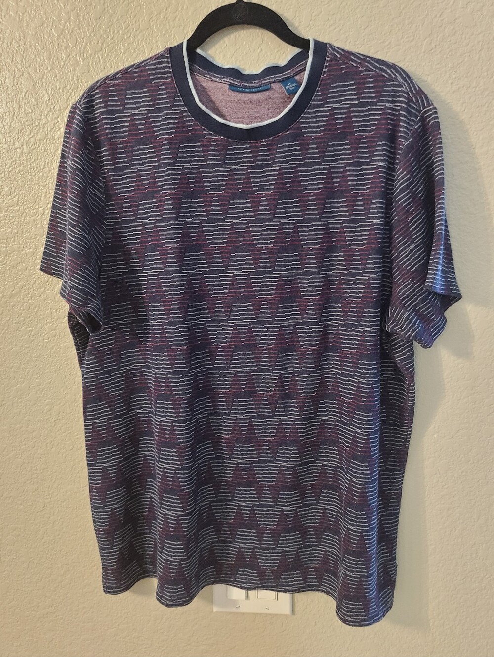 Perry Ellis Men's Patterned Short-Sleeve Tee — Navy/Burgundy Size XL
